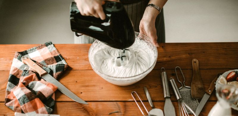 i-vantaggi-e-gli-svantaggi-di-uno-sbattitore-elettrico